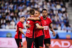 讀秒絕殺！蓉城3-2十人新鵬城 韋世豪雙響+絕殺 周定洋弒舊主