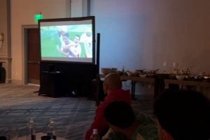 致敬！摩洛哥全隊慶祝阿什拉夫達成國家隊百場里程碑