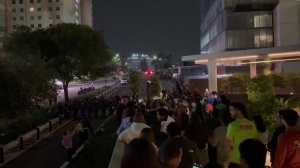 盤外招！墨西哥球迷凌晨在英格蘭酒店外敲鑼打鼓，安保坐視不管