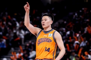 媒體人：上海和李弘權達成兩年C類合同續(xù)約 球員在薪資上做了讓步-ta