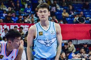 直播吧：青島男籃與王睿澤簽訂了為期三年的C類合同-np