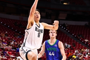 18分10板5助！NBA官推曬小楊集錦：楊瀚森今夜閃耀全場