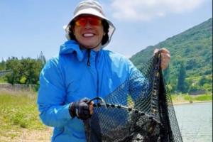 技術(shù)如何？王大雷社媒曬釣魚視頻，收獲頗豐