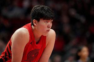 媒體人：楊瀚森不是不能搶好籃板球 是態(tài)度問題 再不進步會被淘汰