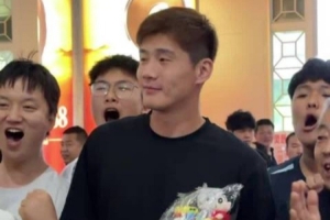 另一個(gè)王俊杰！山西新援王俊杰抵達(dá)太原 受到當(dāng)?shù)厍蛎詿崃覛g迎