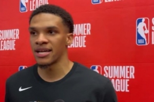 夏聯(lián)三分命中率48.3%！理查德談投籃進步：我的苦練見效了