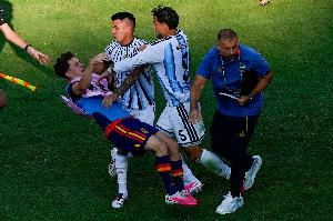 世界杯決賽賽后沖突！FIFA官方紀律處分：帕雷德斯被指控實施暴力